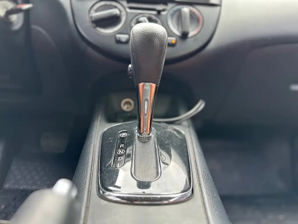 Nissan Tiida — миниатюра 14