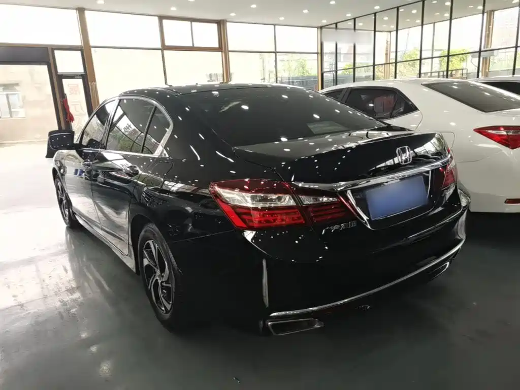 Honda Accord — миниатюра 5