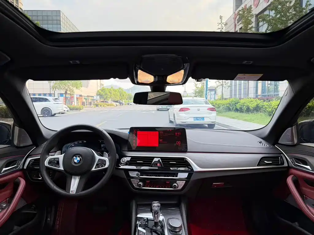 BMW 5 Series — миниатюра 12