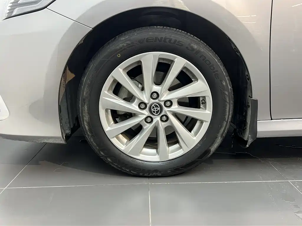 Toyota Camry — миниатюра 17