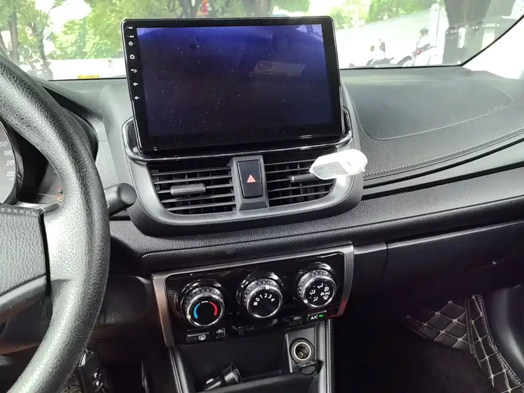 Toyota Yaris L — миниатюра 13