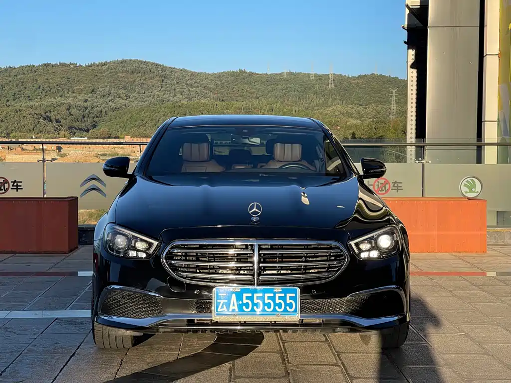 Mercedes-Benz E-Class — миниатюра 2