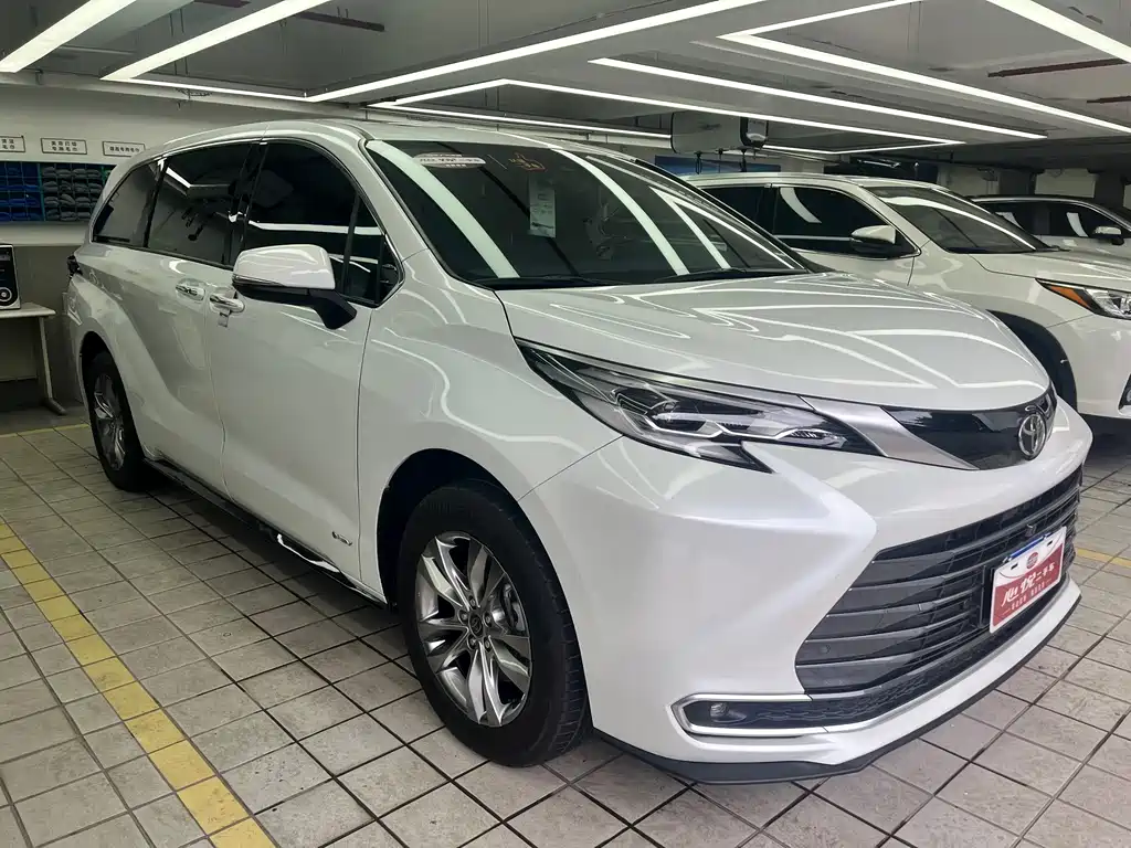 TOYOTA SIENNA