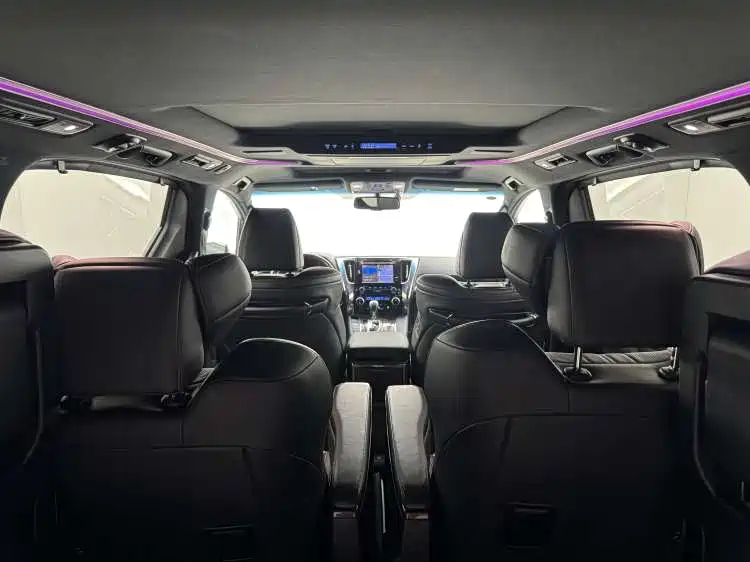 Toyota Alphard — миниатюра 8