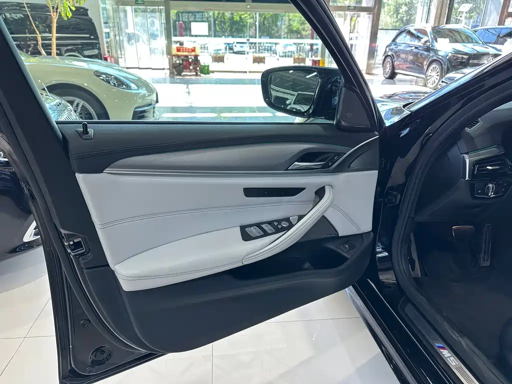 BMW M5 — миниатюра 5
