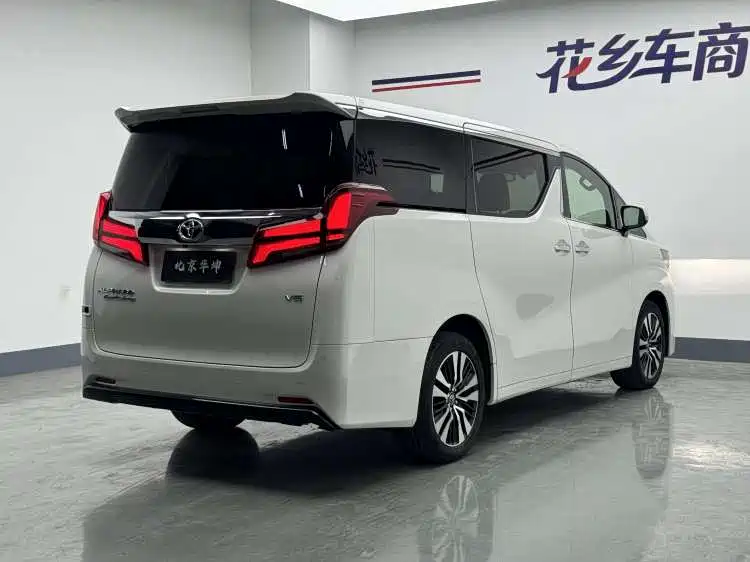 Toyota Alphard — миниатюра 2