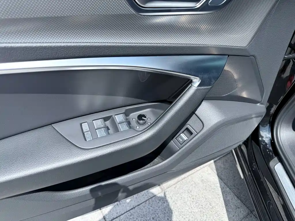 Audi A6L — миниатюра 12