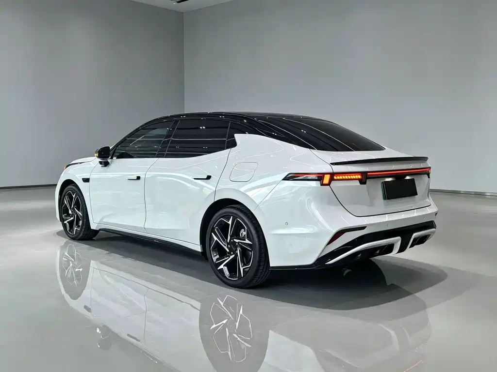 Lynk & Co 07 EM-P — миниатюра 10