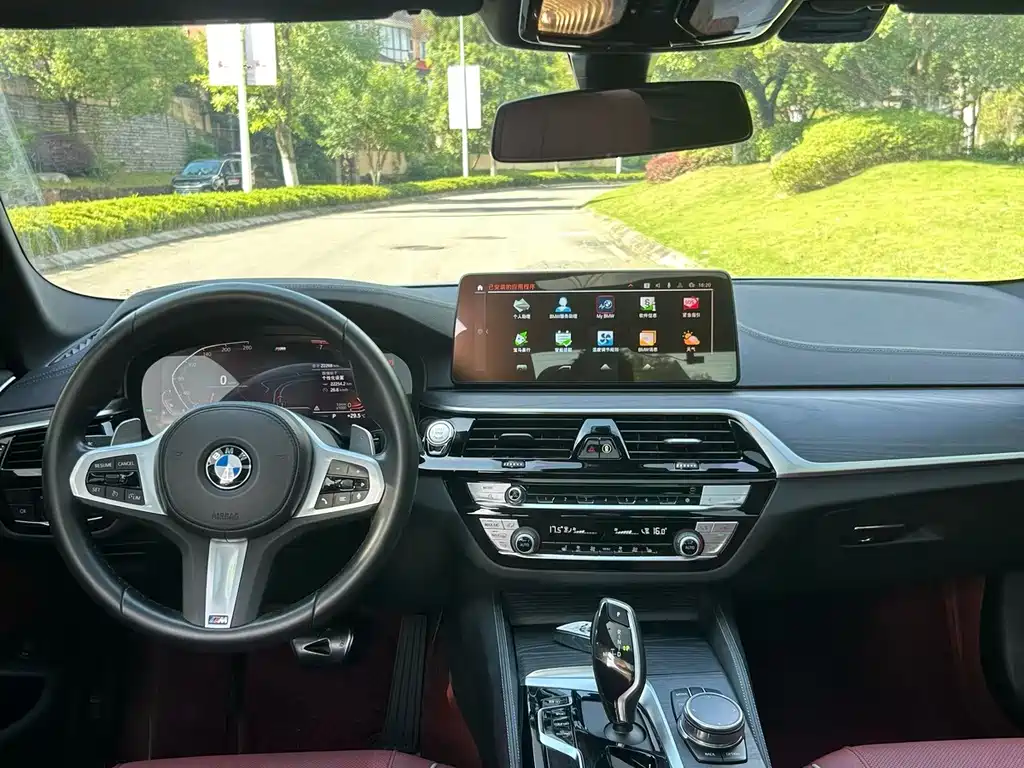 BMW 5 Series — миниатюра 7