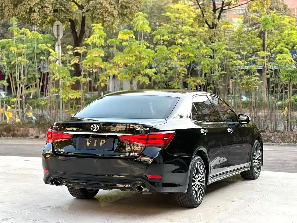 Toyota Crown — миниатюра 9