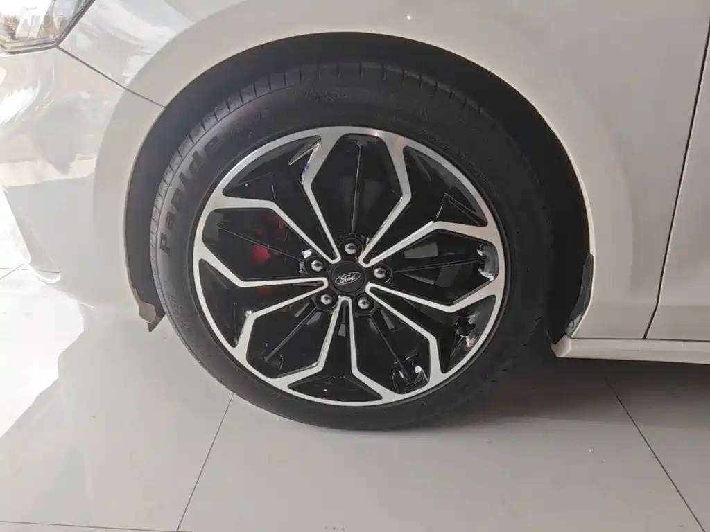 Ford Focus — миниатюра 23