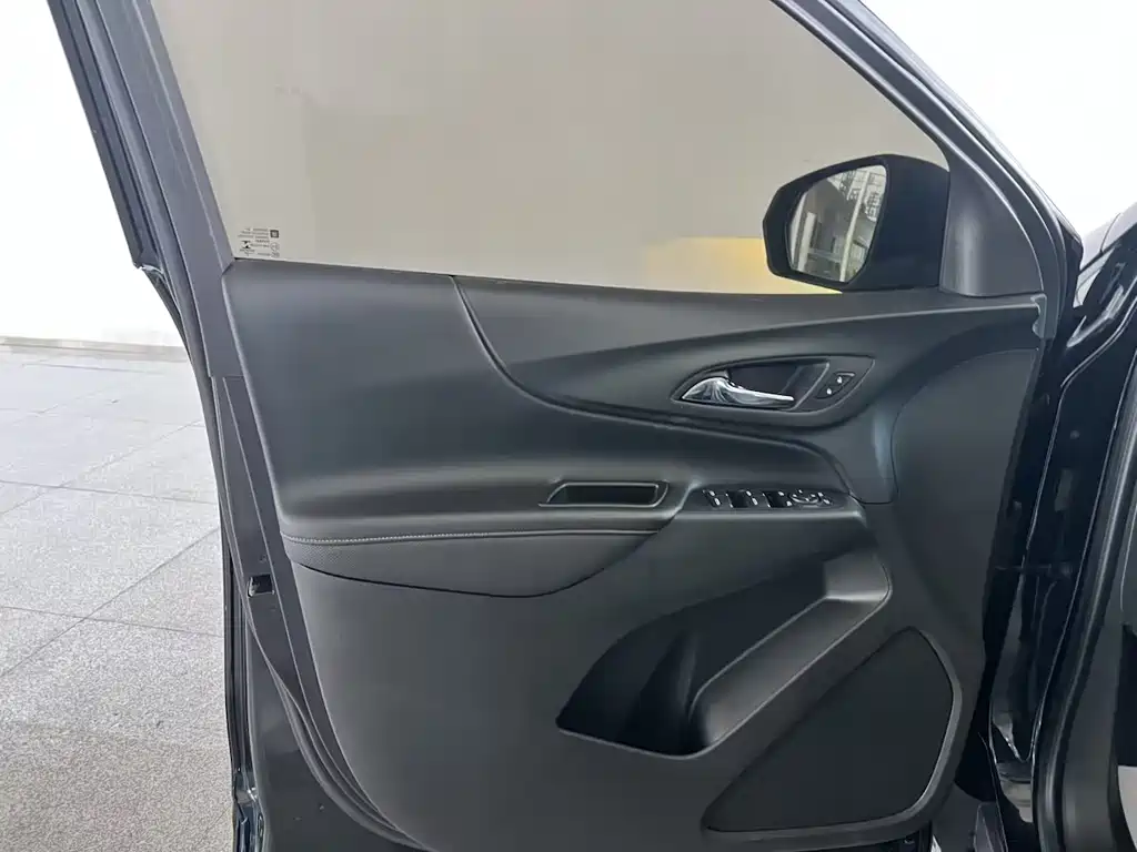 Chevrolet Equinox — миниатюра 17