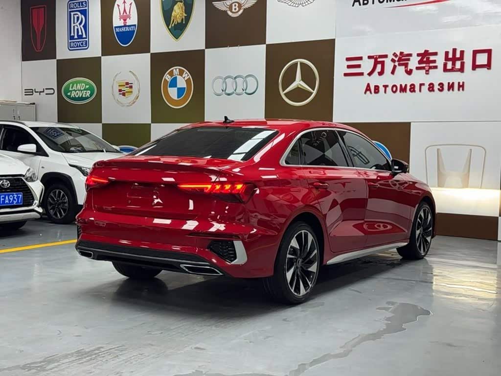 Audi A3 1.4 л 2023 г. красный/фиолетовый, пробег 41500 км