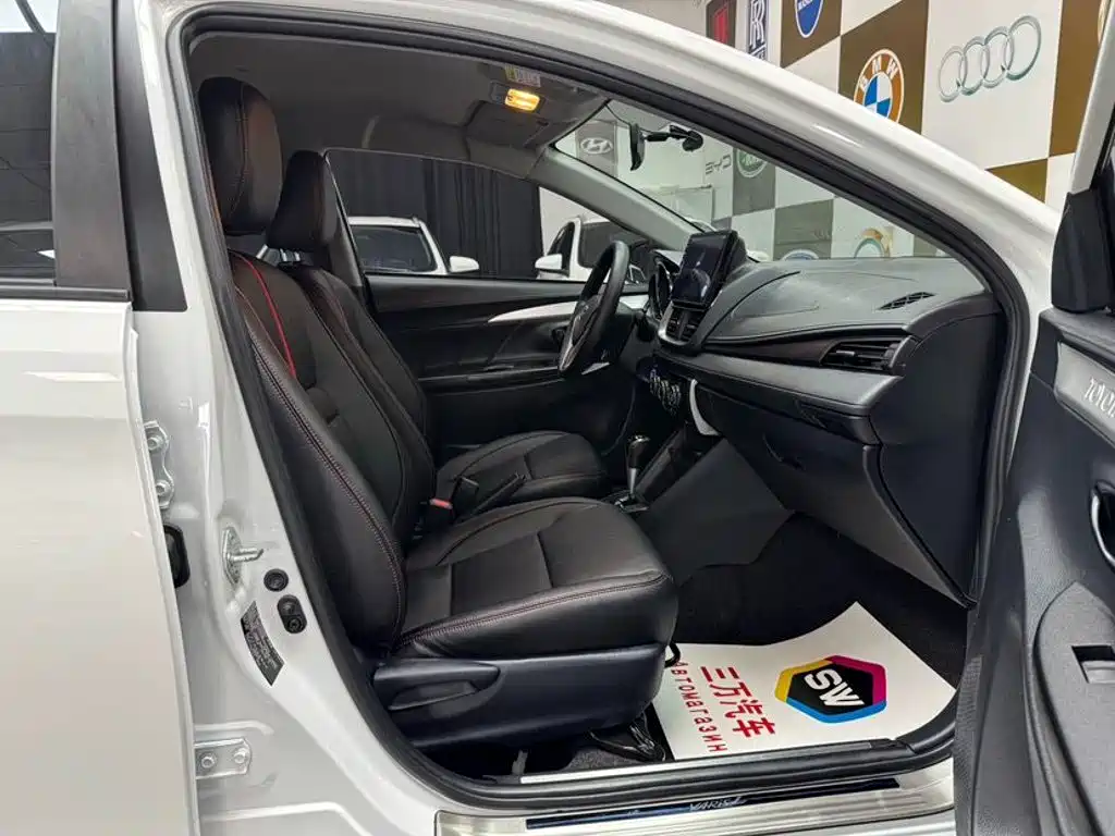 Toyota Yaris L — миниатюра 10