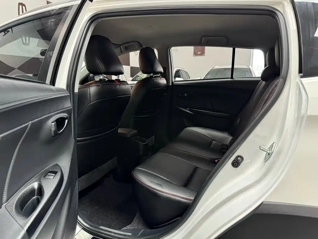 Toyota Yaris L — миниатюра 8