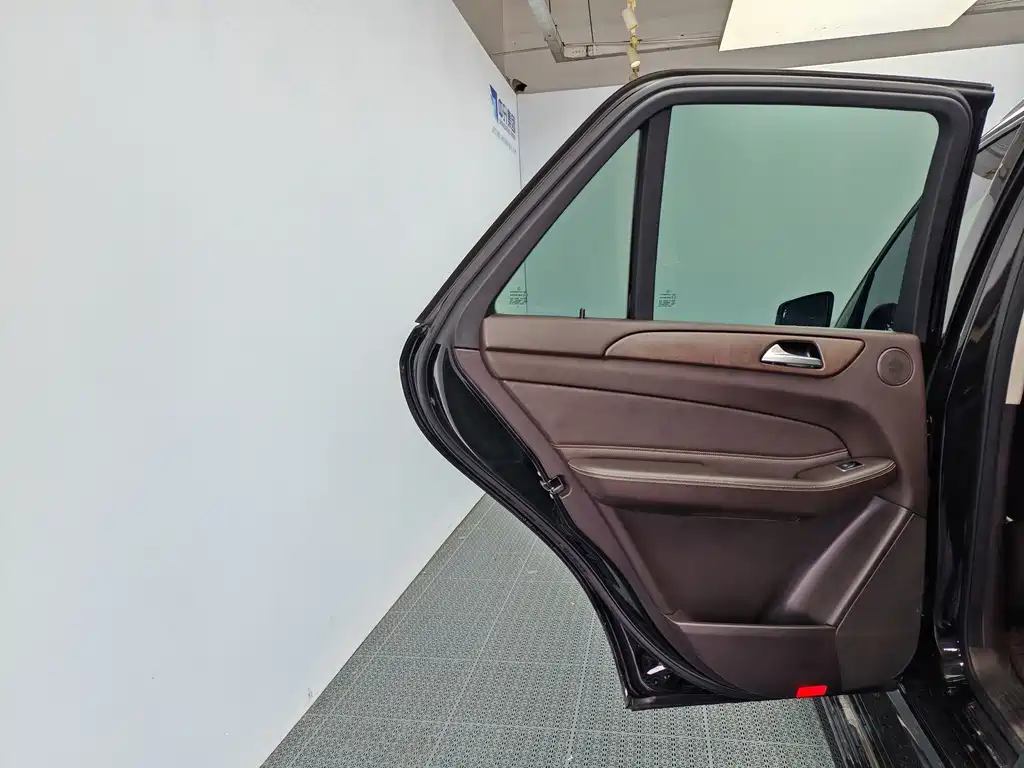 Mercedes-Benz GLE (Import) — миниатюра 14