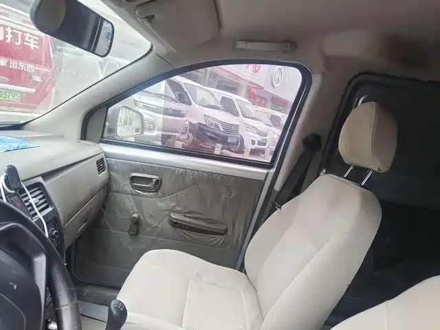 Wuling Rongguang V — миниатюра 5