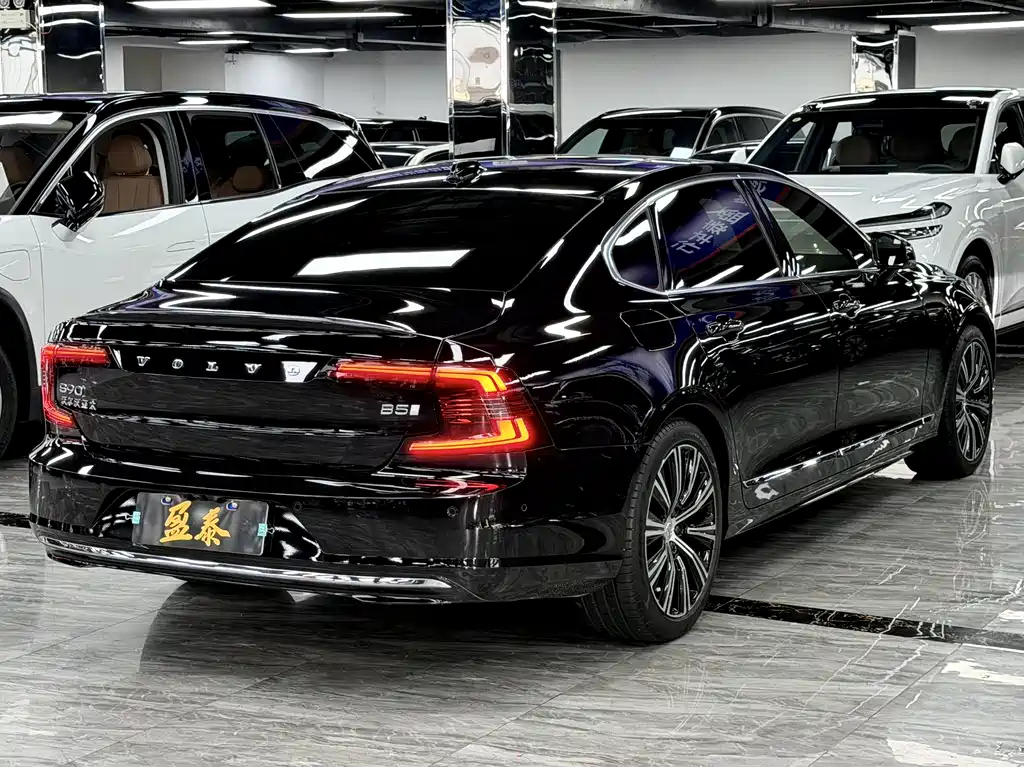 Volvo S90 2024 B5 Luxury