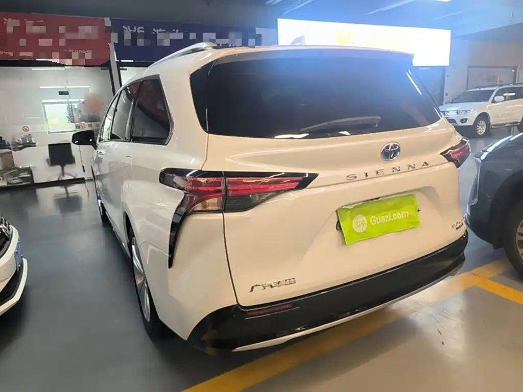 Toyota Sienna — миниатюра 5