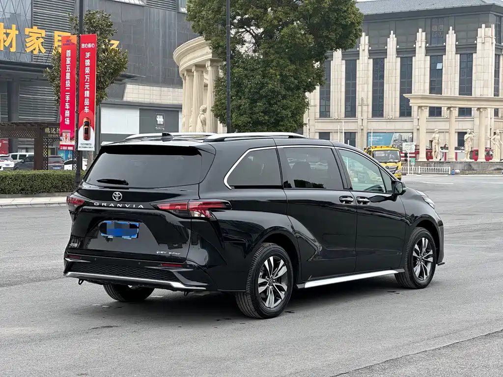 Toyota Granvia 2026 2.5L Luxury PLUS