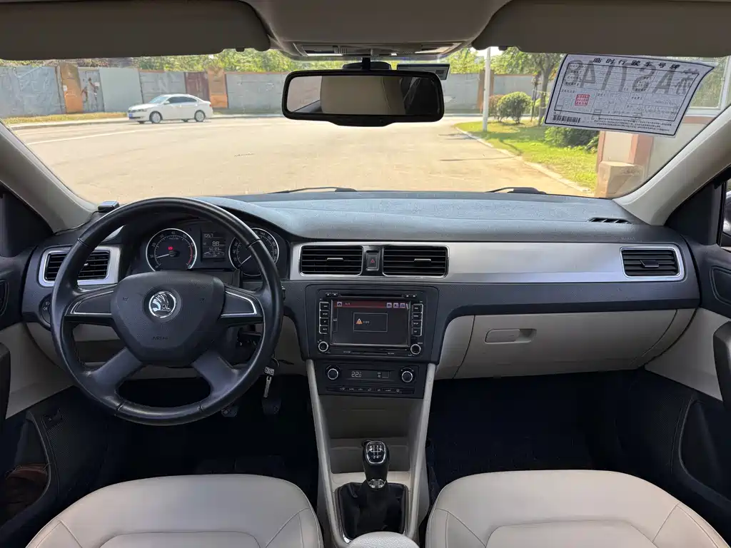 Skoda Rapid — миниатюра 9