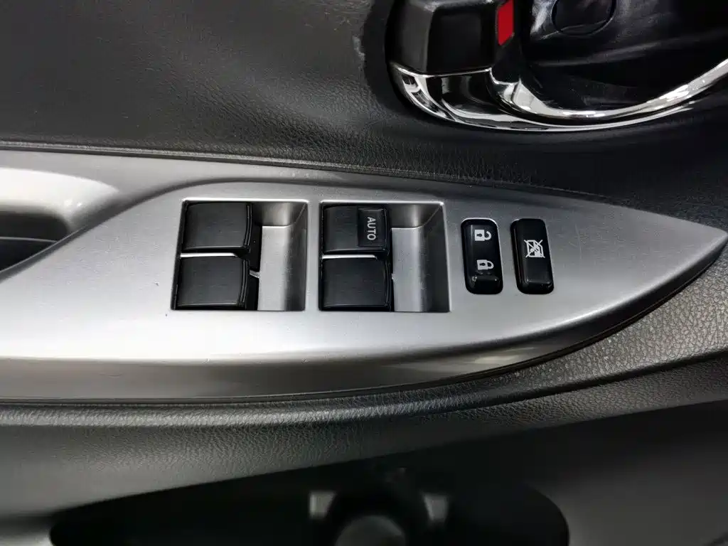Toyota Yaris L — миниатюра 9