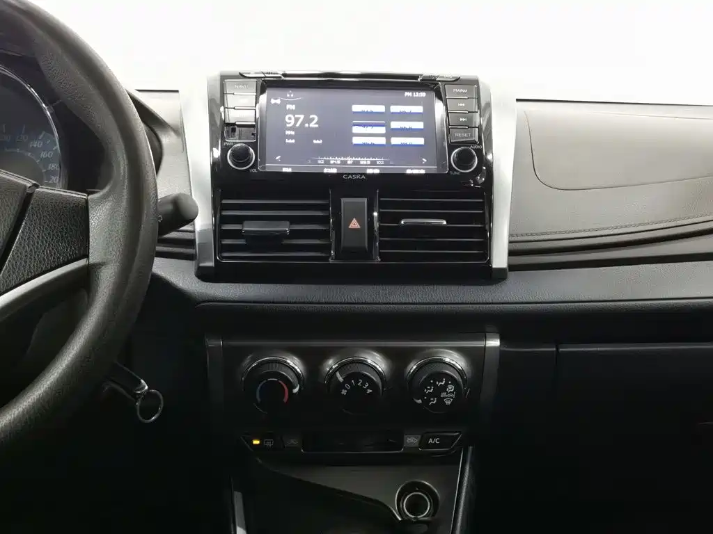 Toyota Yaris L — миниатюра 12