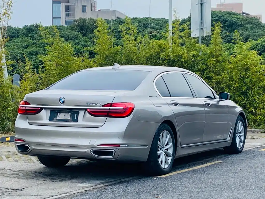 BMW 7 SERIES