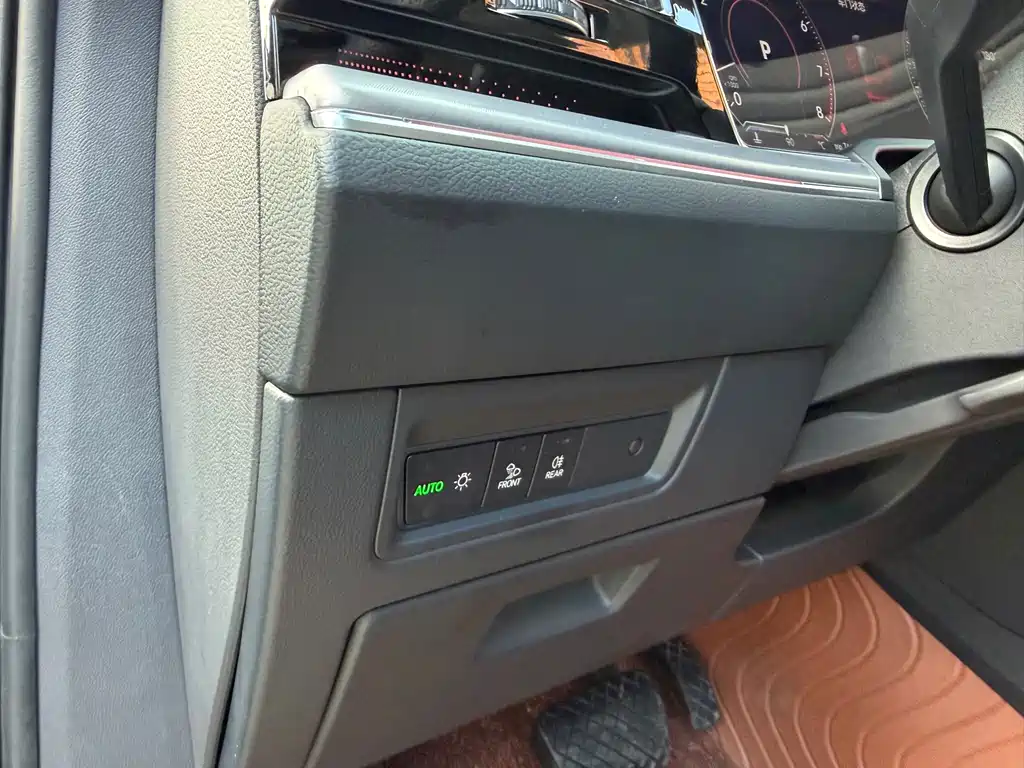 Volkswagen Touareg — миниатюра 18