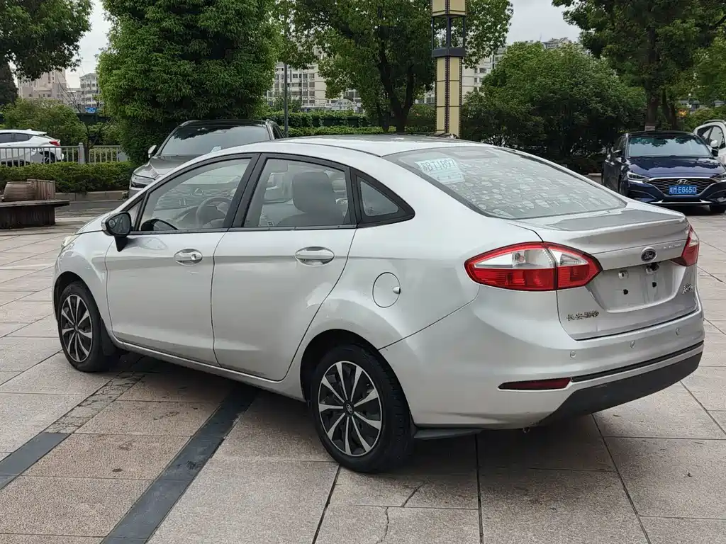 Ford Fiesta — миниатюра 4