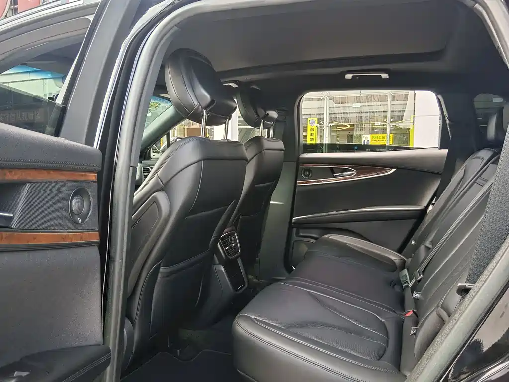 Lincoln Nautilus (Import) — миниатюра 10