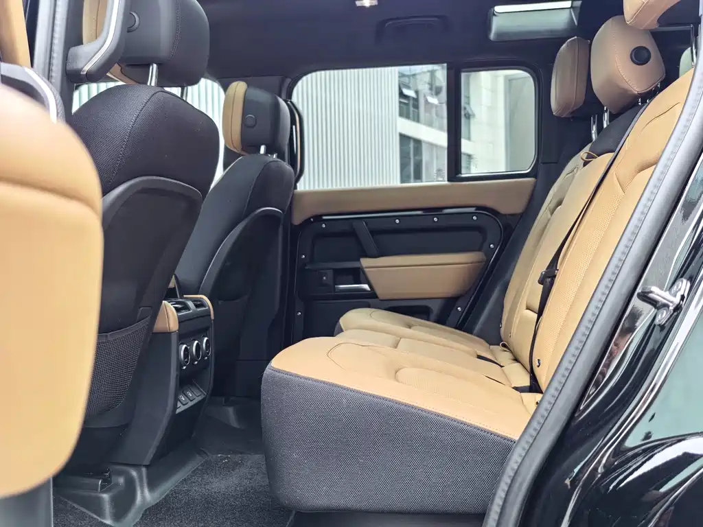 Land Rover Defender — миниатюра 16