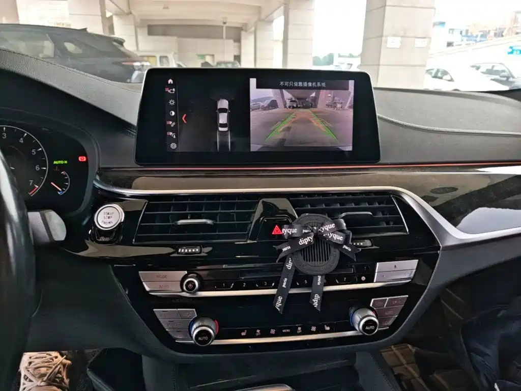 BMW 5 Series — миниатюра 13