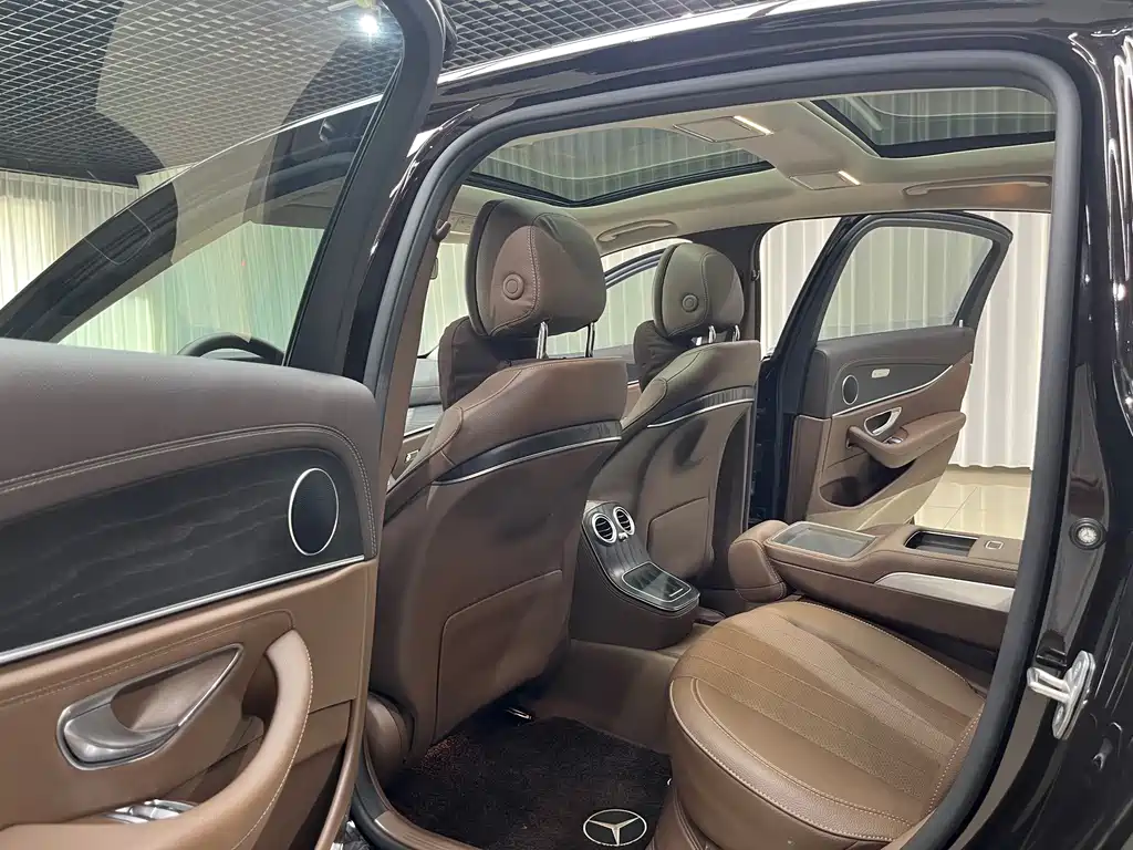 Mercedes-Benz E-Class — миниатюра 10