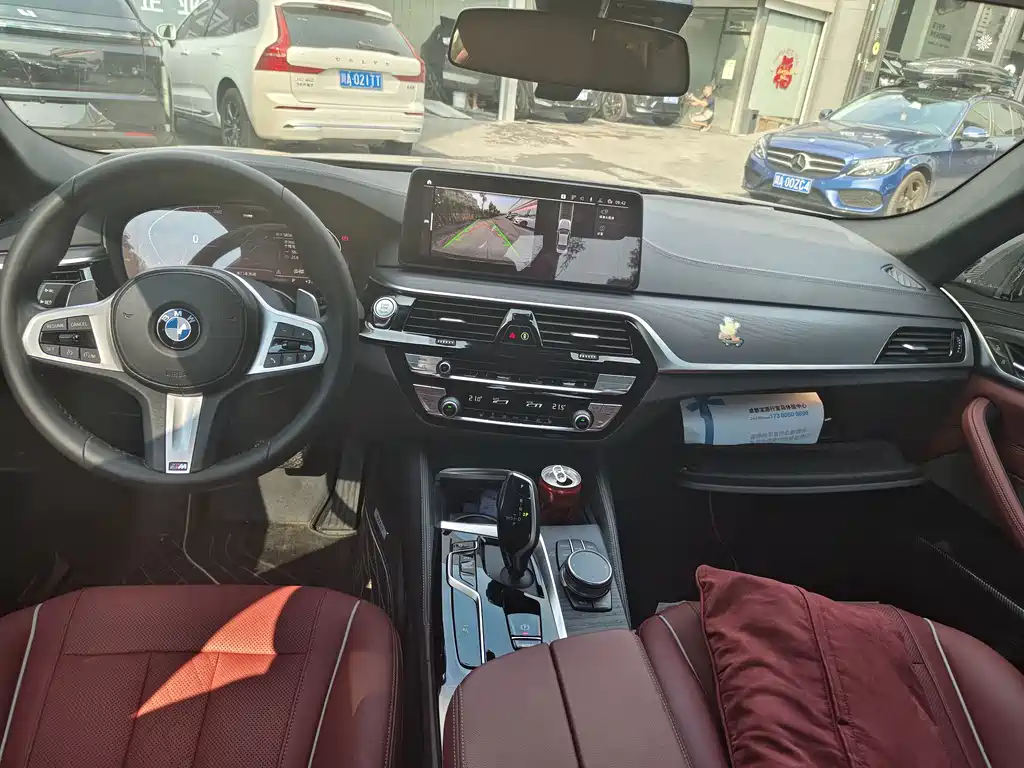 BMW 5 Series — миниатюра 7