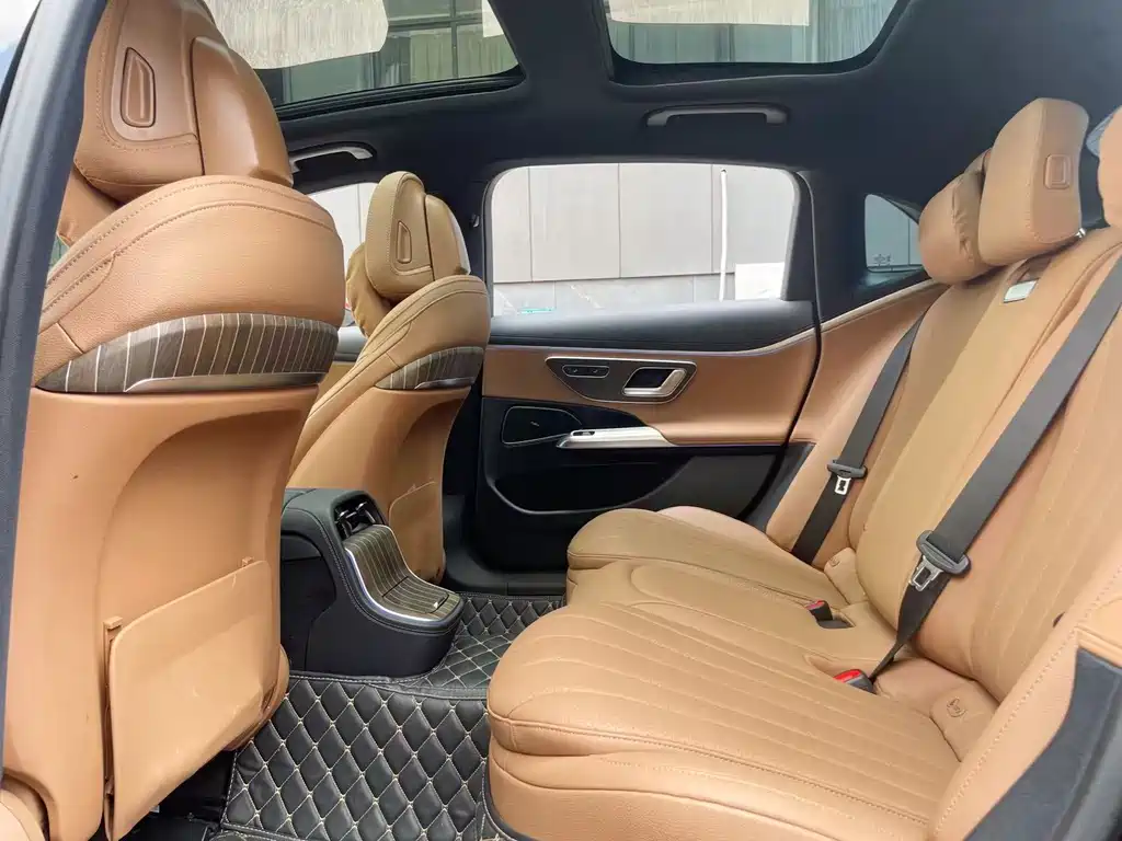 Mercedes-Benz E-Class — миниатюра 6