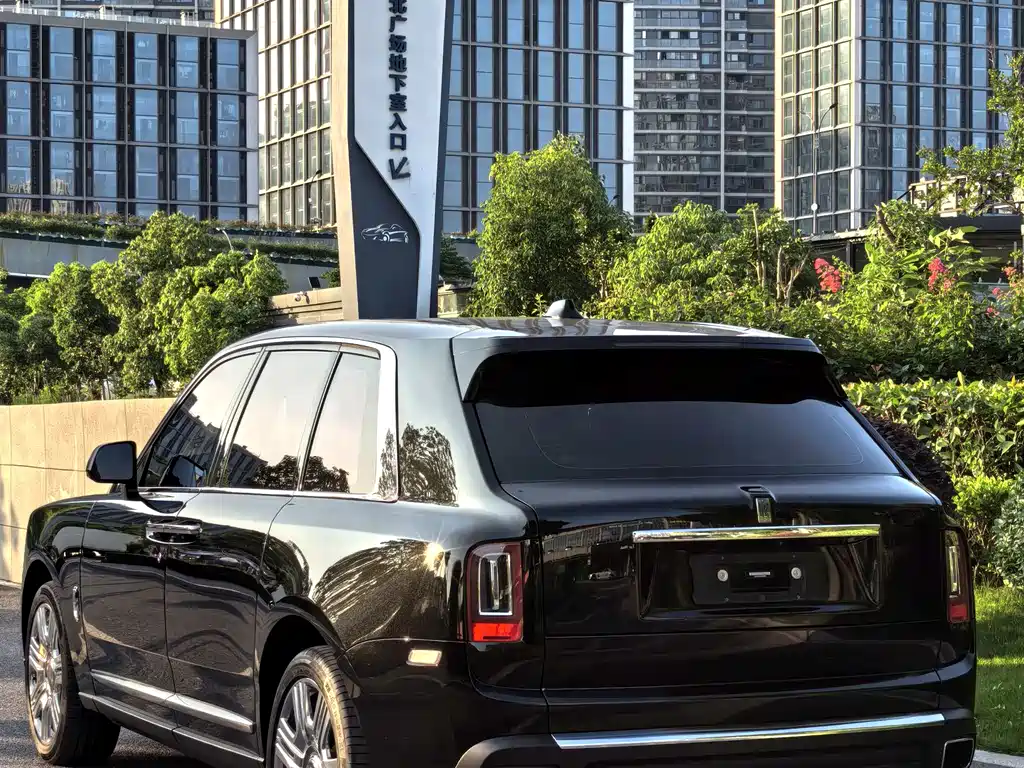 Rolls-Royce Cullinan 2018 мест