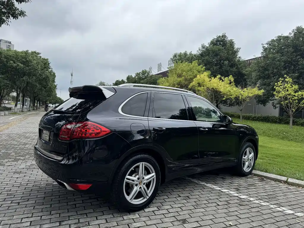 Porsche Cayenne — миниатюра 9
