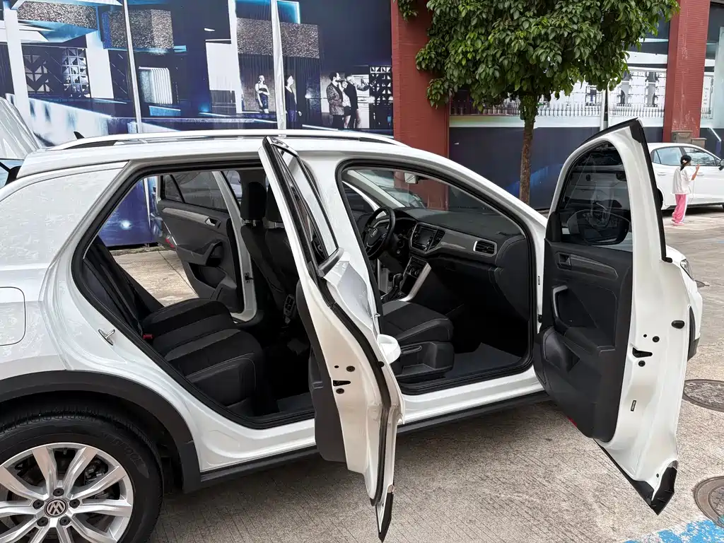 Volkswagen T-Roc — миниатюра 19