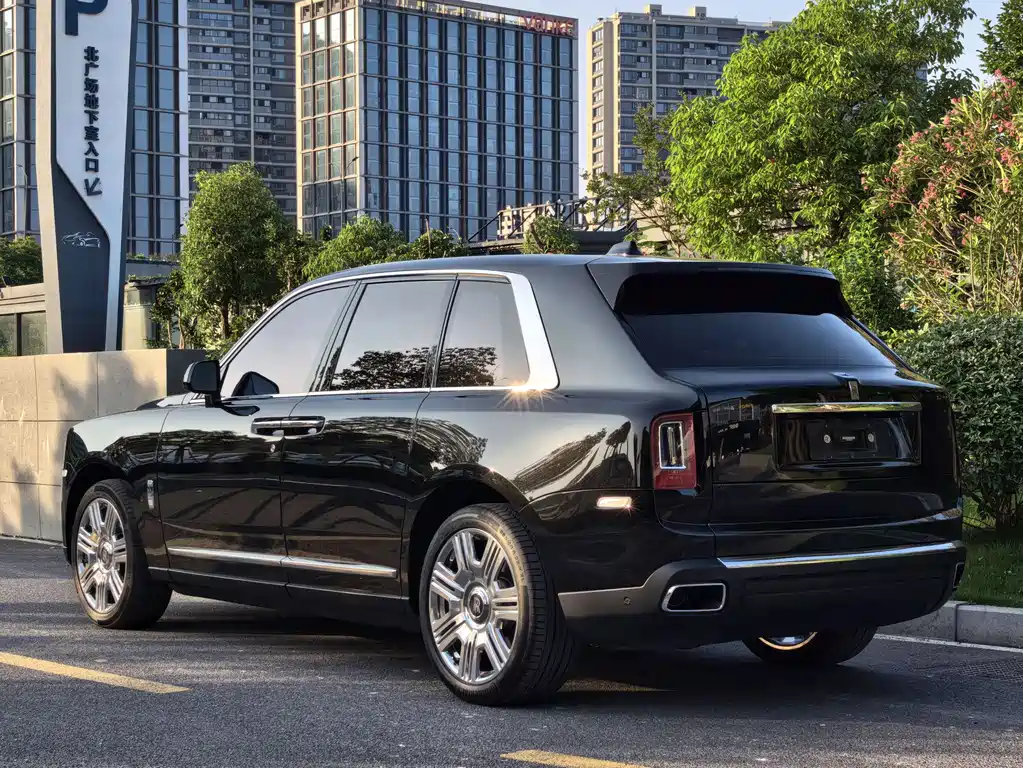 Rolls-Royce Cullinan 2018 мест