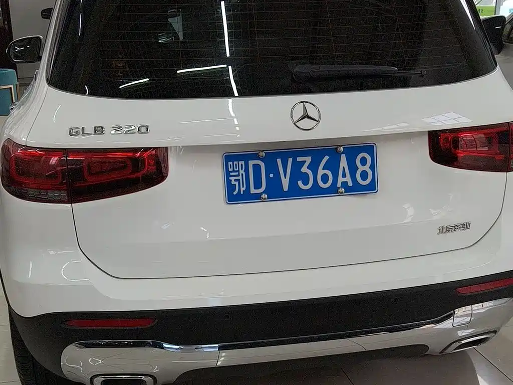 MERCEDES-BENZ GLB