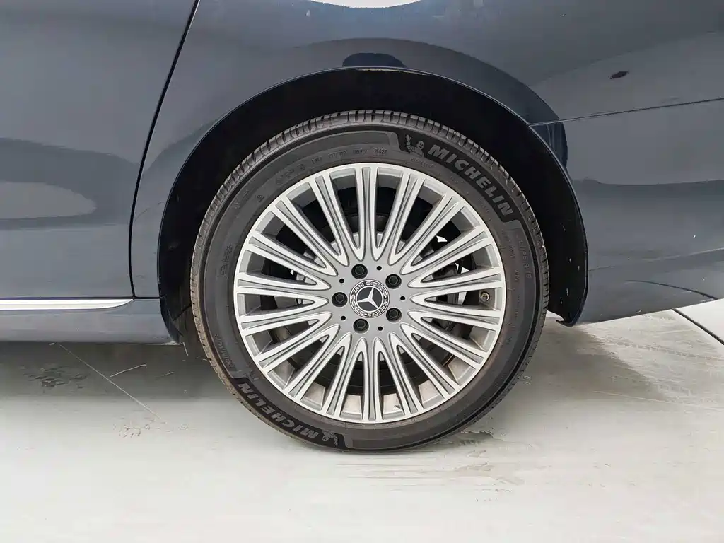 Mercedes-Benz E-Class — миниатюра 12