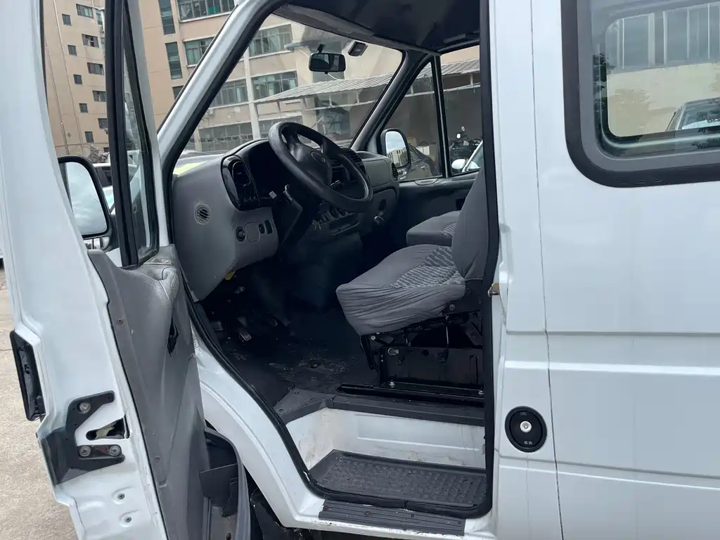 Ford Transit Classic — миниатюра 9