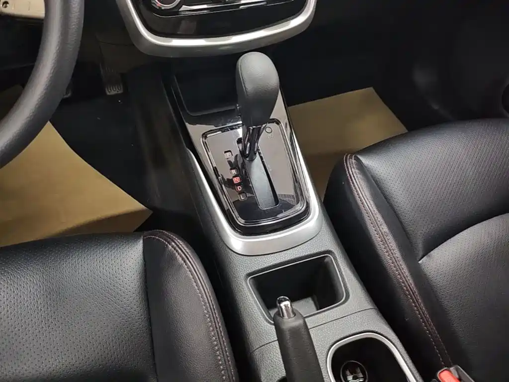 Nissan Tiida — миниатюра 14