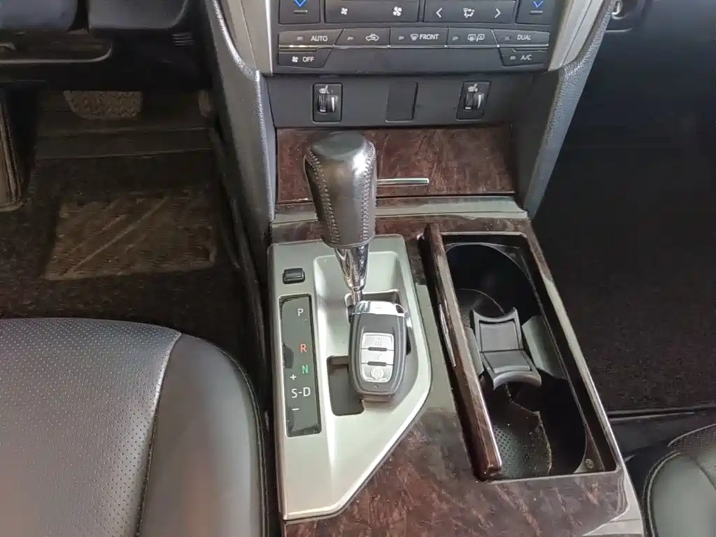Toyota Camry — миниатюра 14