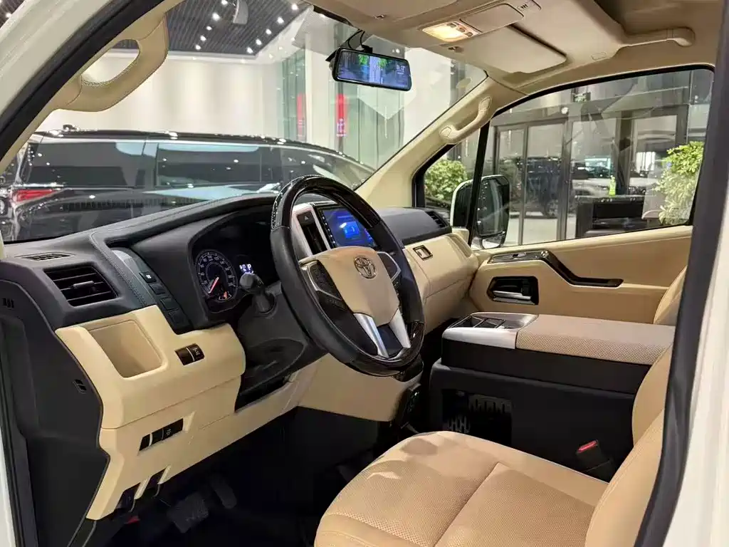 Toyota Hiace — миниатюра 7