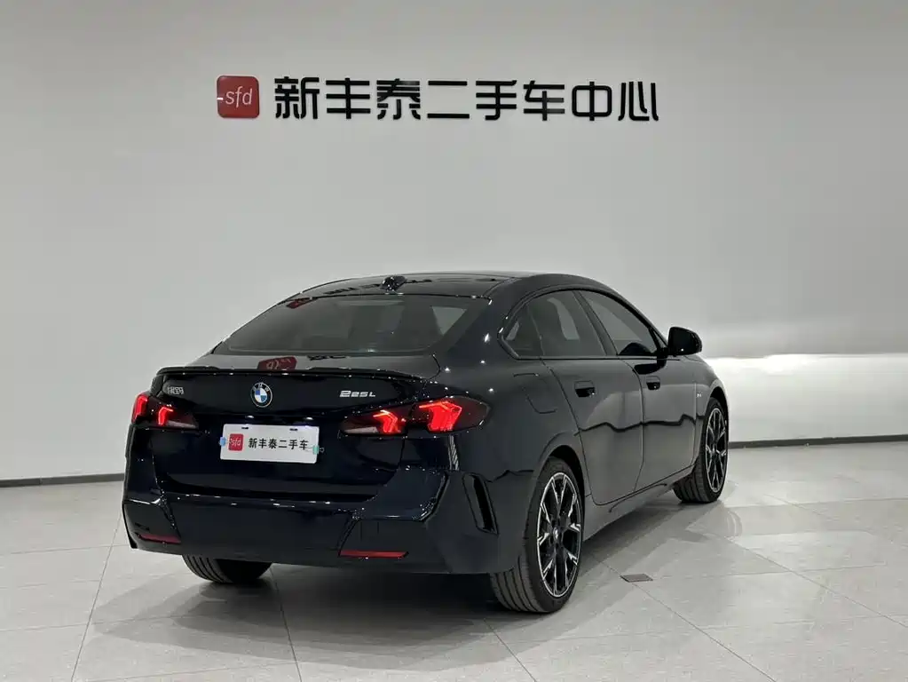 BMW 2 Series 225L M Sport Night Package, фото 5