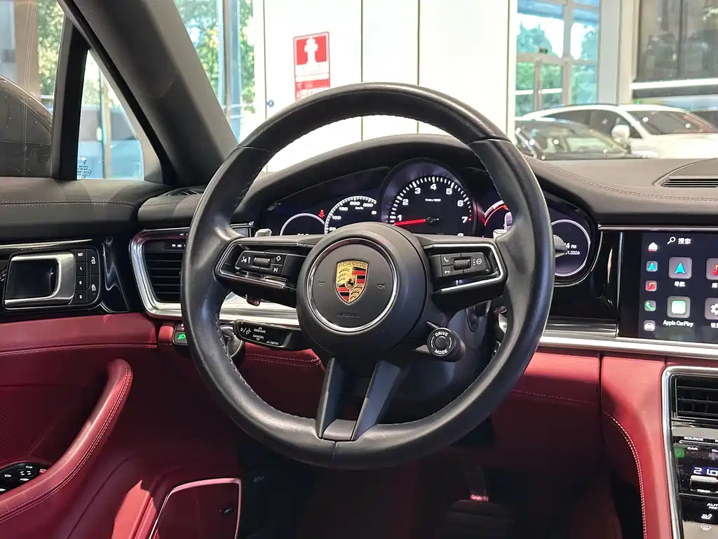PORSCHE PANAMERA