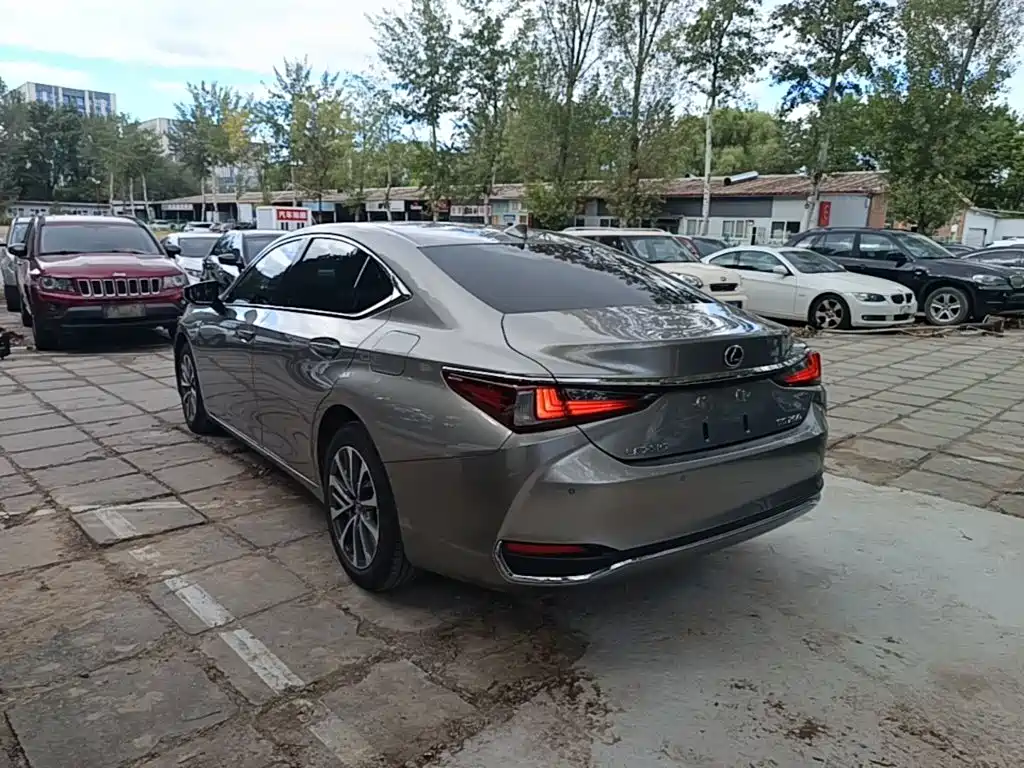 Lexus ES — миниатюра 5