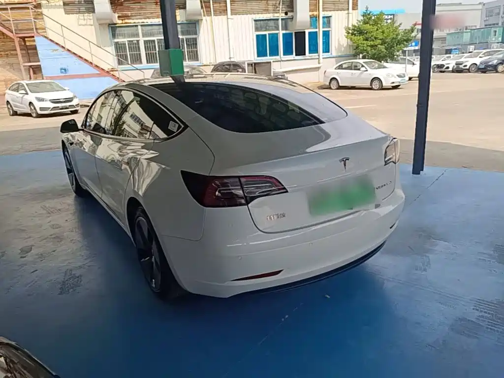 Tesla Model 3 — миниатюра 5